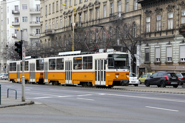 Kỳ lạ tuyến xe điện được điều hành hoàn toàn bởi trẻ em ở Budapest - Ảnh 1. Kỳ lạ tuyến xe điện được điều hành hoàn toàn bởi trẻ em ở Budapest - Ảnh 1.