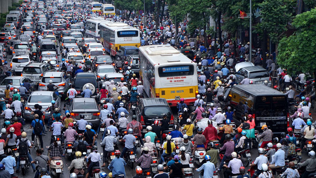 Hà Nội dự kiến cấm xe máy trong nội thành từ 2030 - Ảnh 1. Hà Nội dự kiến cấm xe máy trong nội thành từ 2030 - Ảnh 1.
