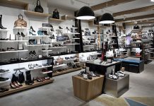 Chia sẻ kinh nghiệm kinh doanh hiệu quả thành công vốn 1 lãi 4 Kinh nghiệm kinh doanh giày dép